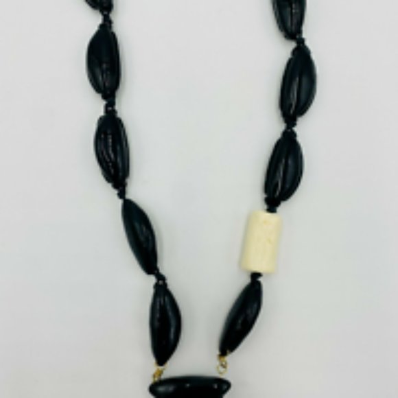 Chico's Black/White Plastic Statement Necklace Lobster clasp Adjustable 29" long - Picture 3 of 9